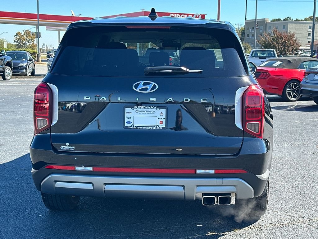 Used 2025 Black Hyundai SE image 4