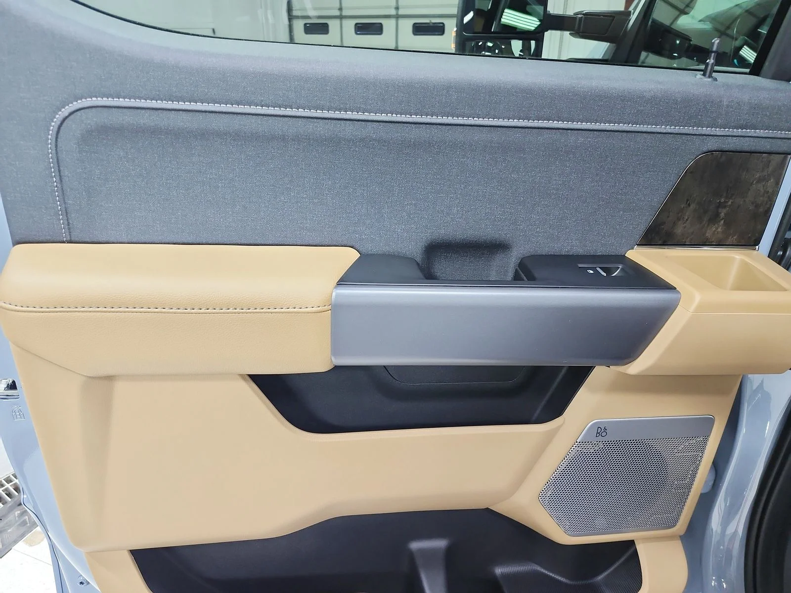 New 2026 Glacier Gray Metallic Tri-Coat Ford F-250® Lariat® image 45