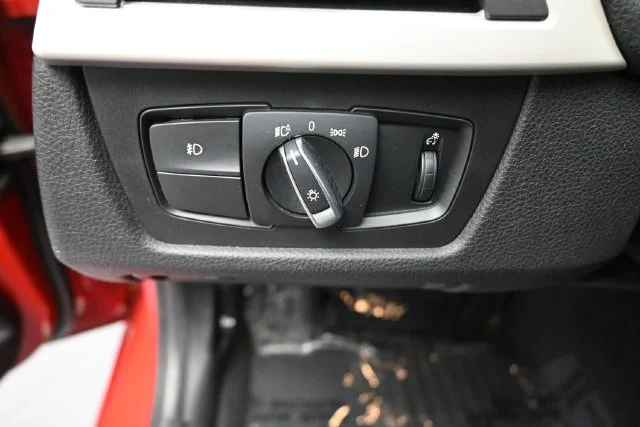 Used 2018 Red BMW 320i image 16