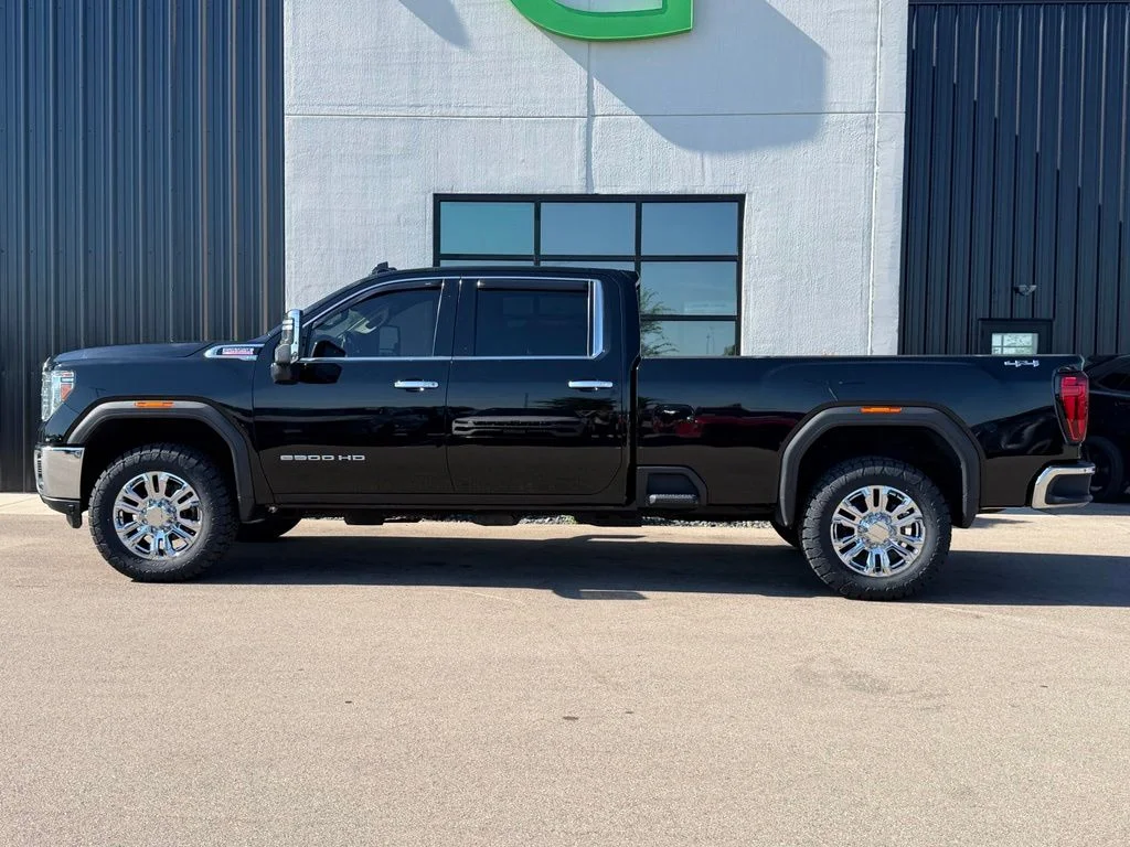 Used 2022 Black GMC SLT image 2