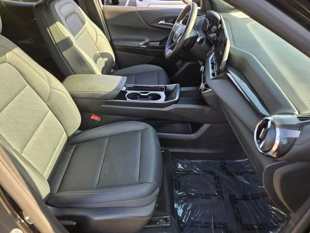 Used 2025 Mosaic Black Metallic Chevrolet LT image 15