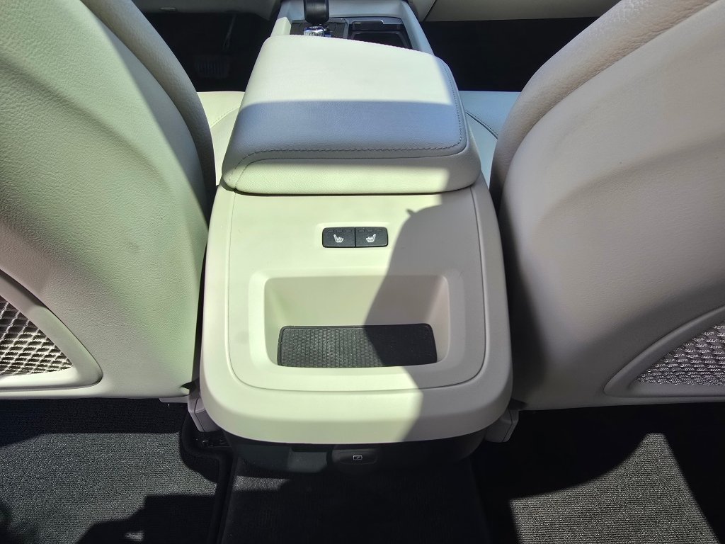 Used 2025 Onyx Black Metallic Volvo Plus image 27