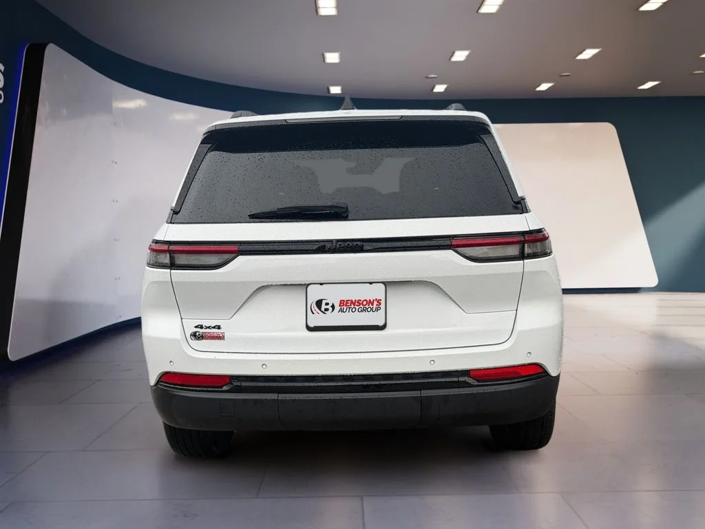 Used 2025 White Jeep Altitude image 4