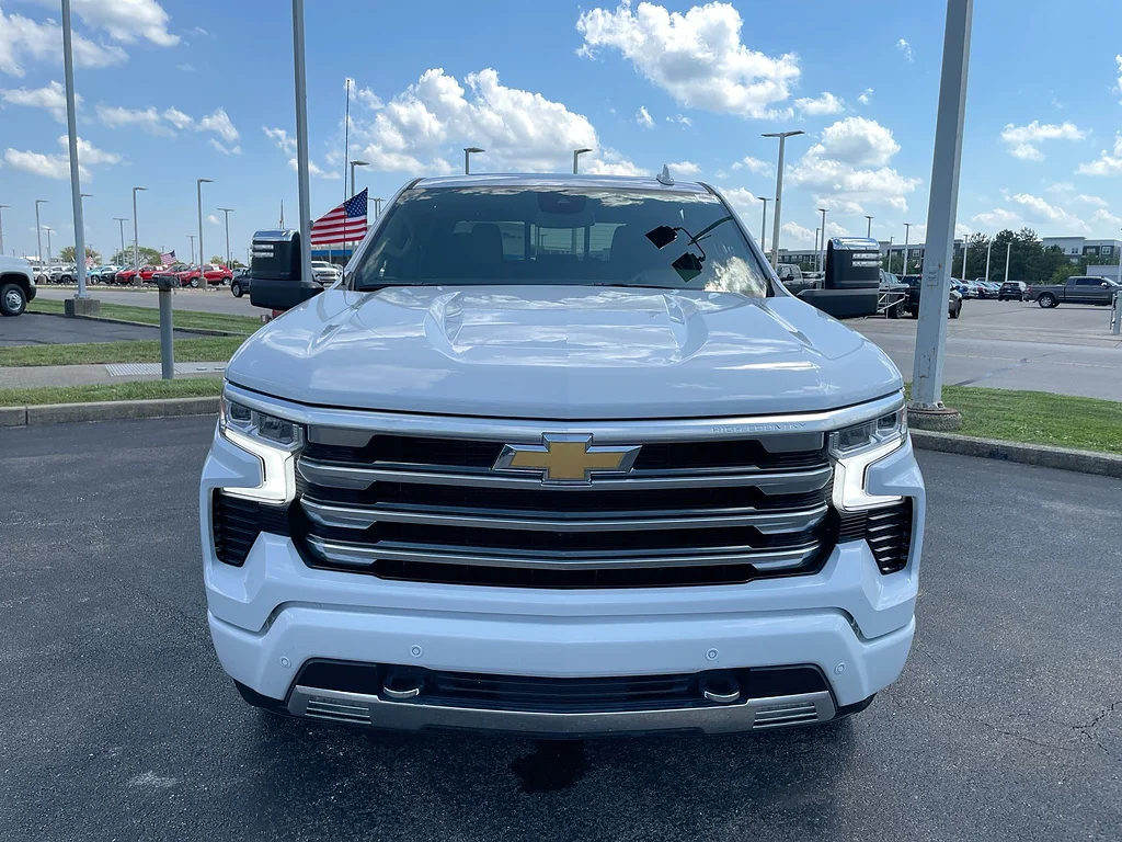 Used 2026 Polar White Tricoat Chevrolet High Country image 32