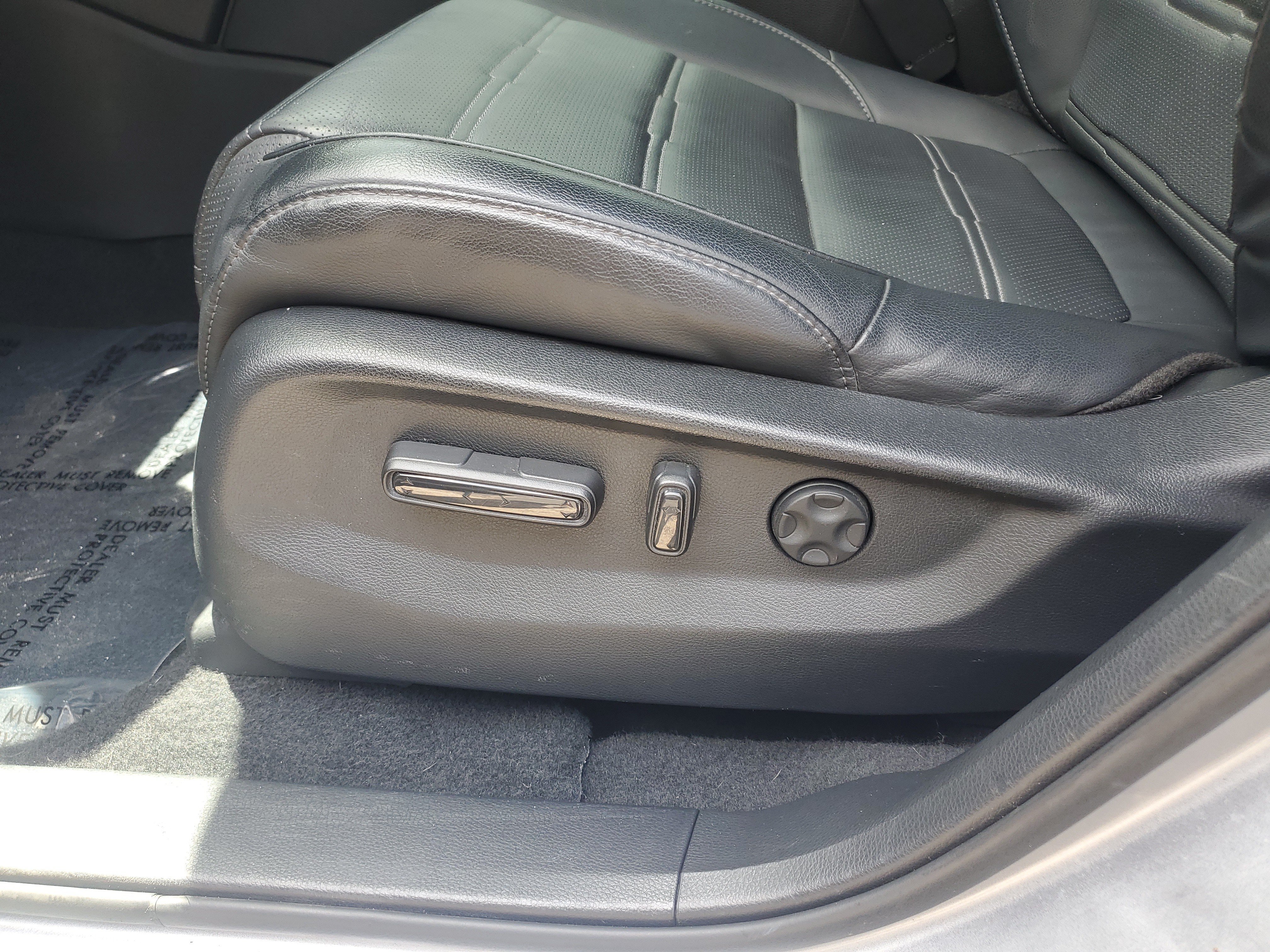 Used 2020 Silver Honda EX-L image 20