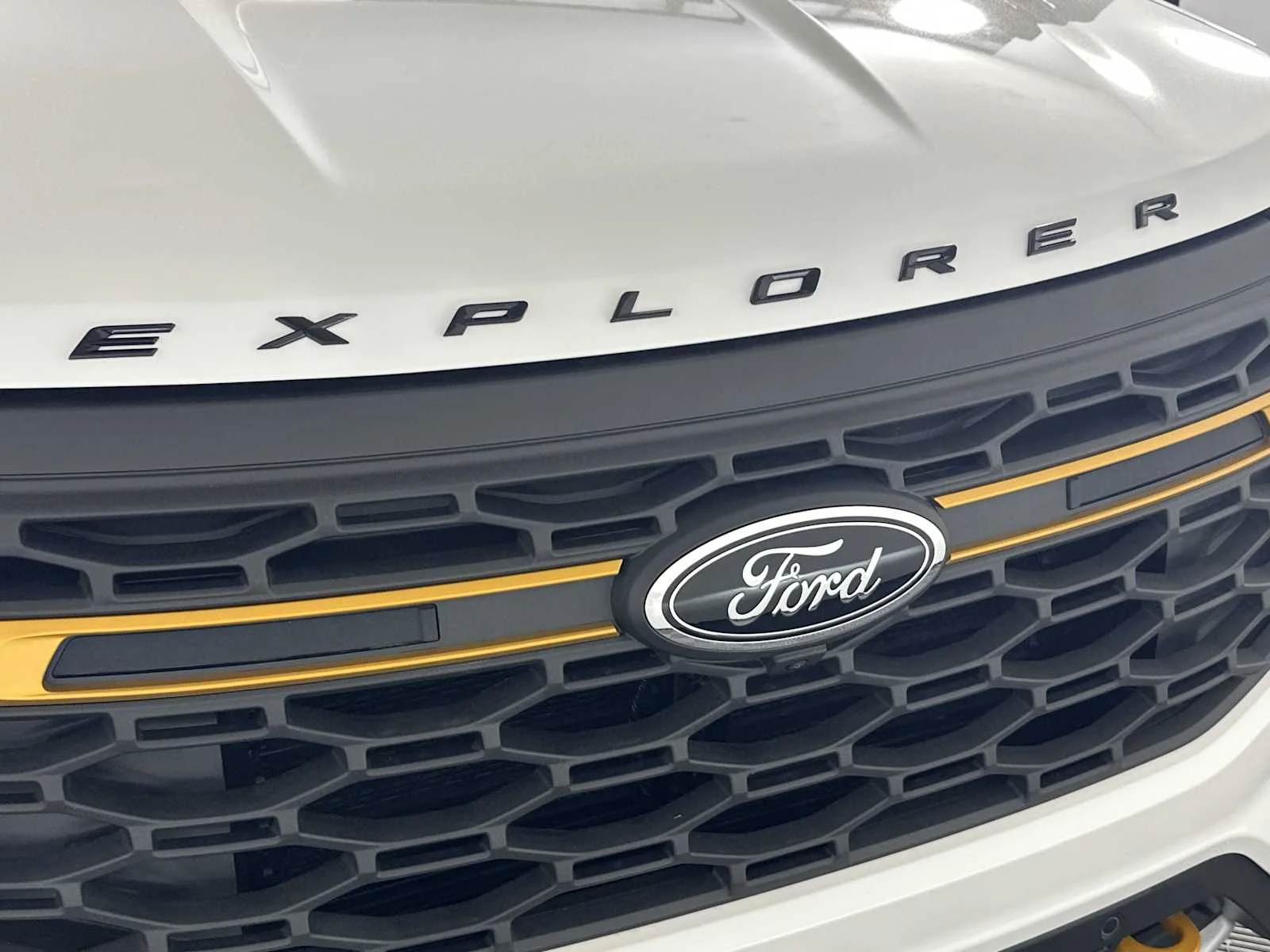 New 2026 Star White Metallic Tri-Coat Ford Tremor image 13