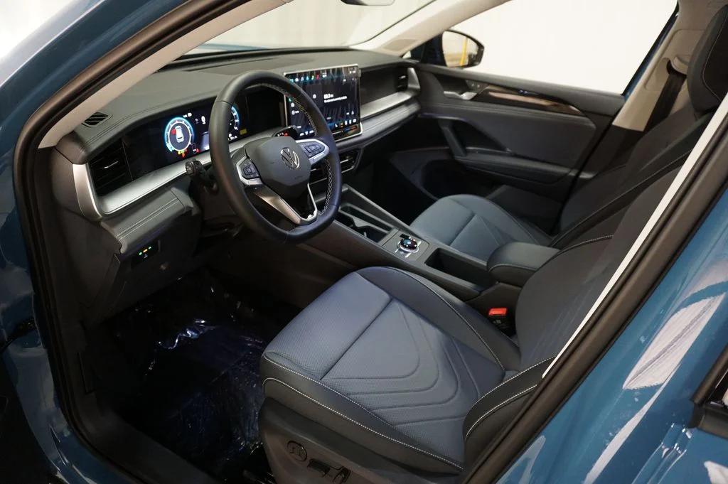 New 2026 Monterey Blue Pearl Volkswagen 2.0T SE image 10