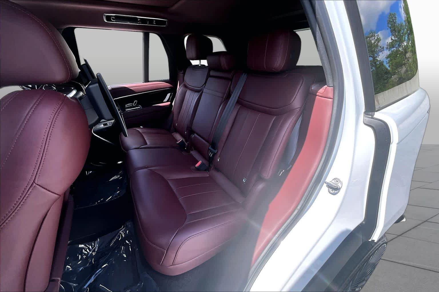 Used 2023 Icy White SV Bespoke Special Effect Satin Land Rover SE image 20