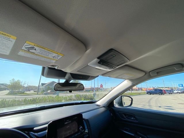 Used 2023 Gray Nissan SV image 39