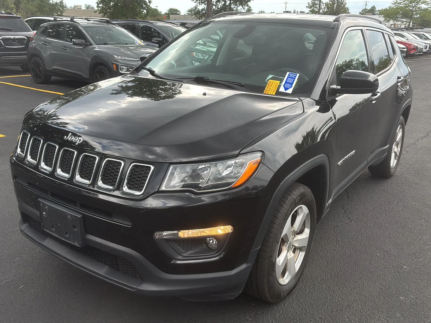 Used 2021 Diamond Black Crystal Pearlcoat Jeep Latitude image 3