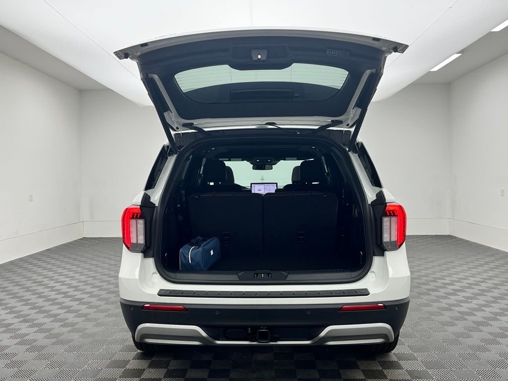 New 2026 White Ford Platinum image 12