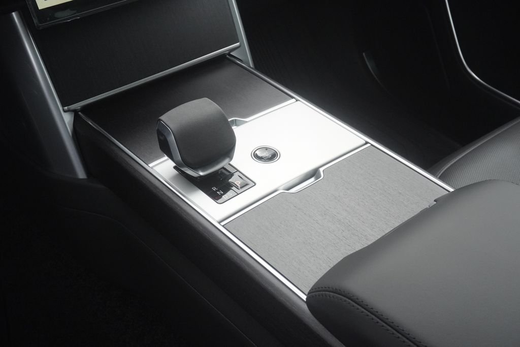 New 2026 Fuji White Land Rover SE image 14