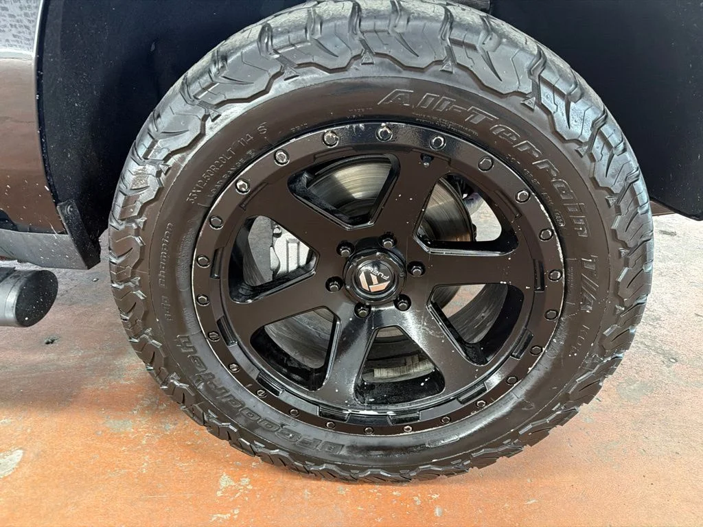 Used 2021 Black Chevrolet Z71 image 11