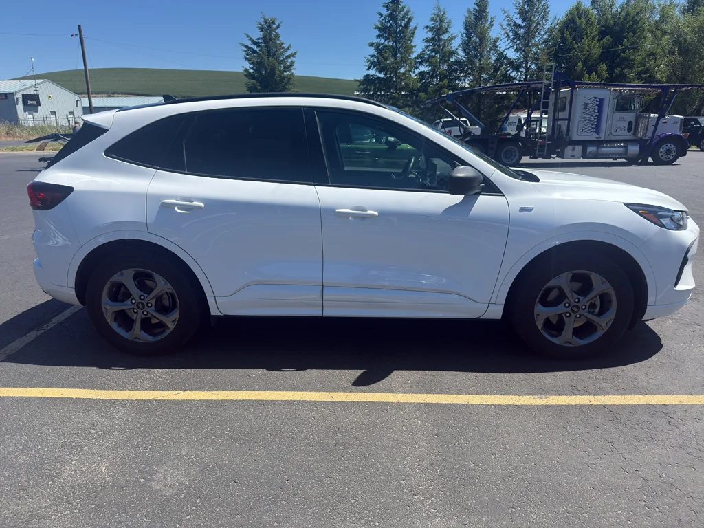 Used 2023 Oxford White Ford ST-Line image 2