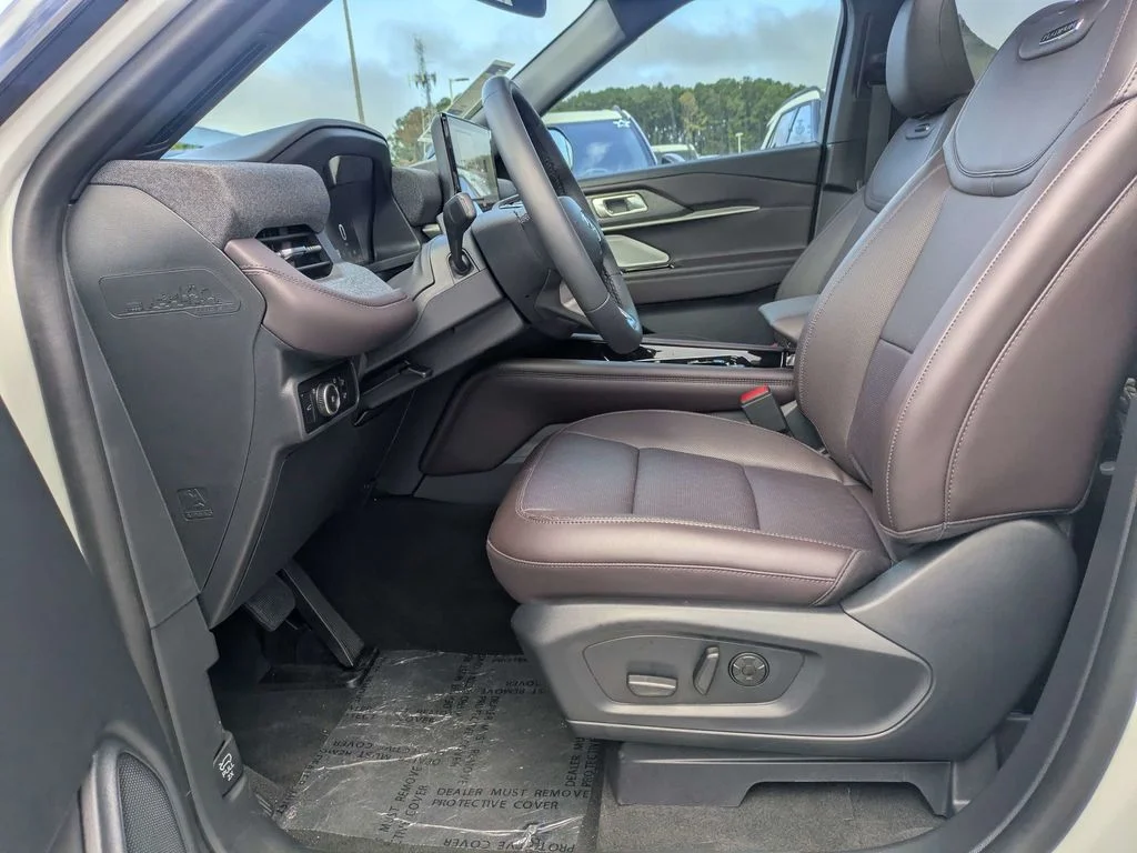New 2026 Star White Metallic Tri-Coat Ford Platinum image 24