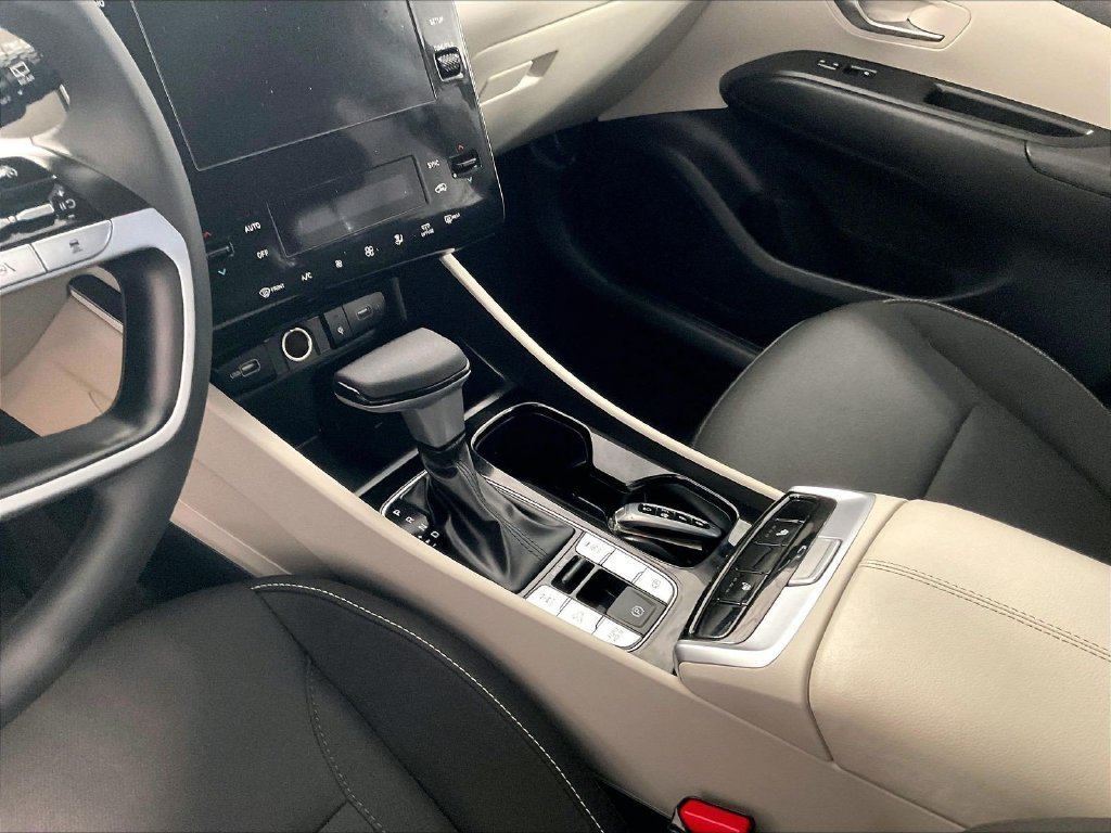 Used 2024 Silver Hyundai SEL image 20