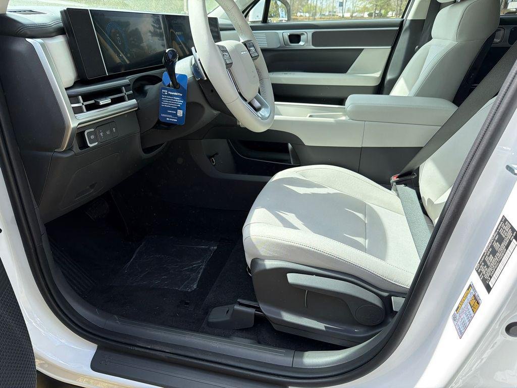 New 2026 White Hyundai SE FWD image 9