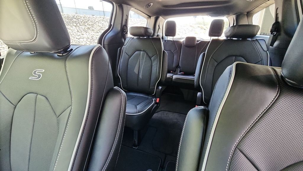 2026 Chrysler Pacifica Limited - Photo 15