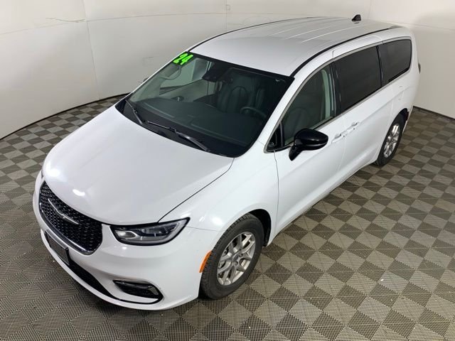 Used 2024 White Chrysler Touring L image 18