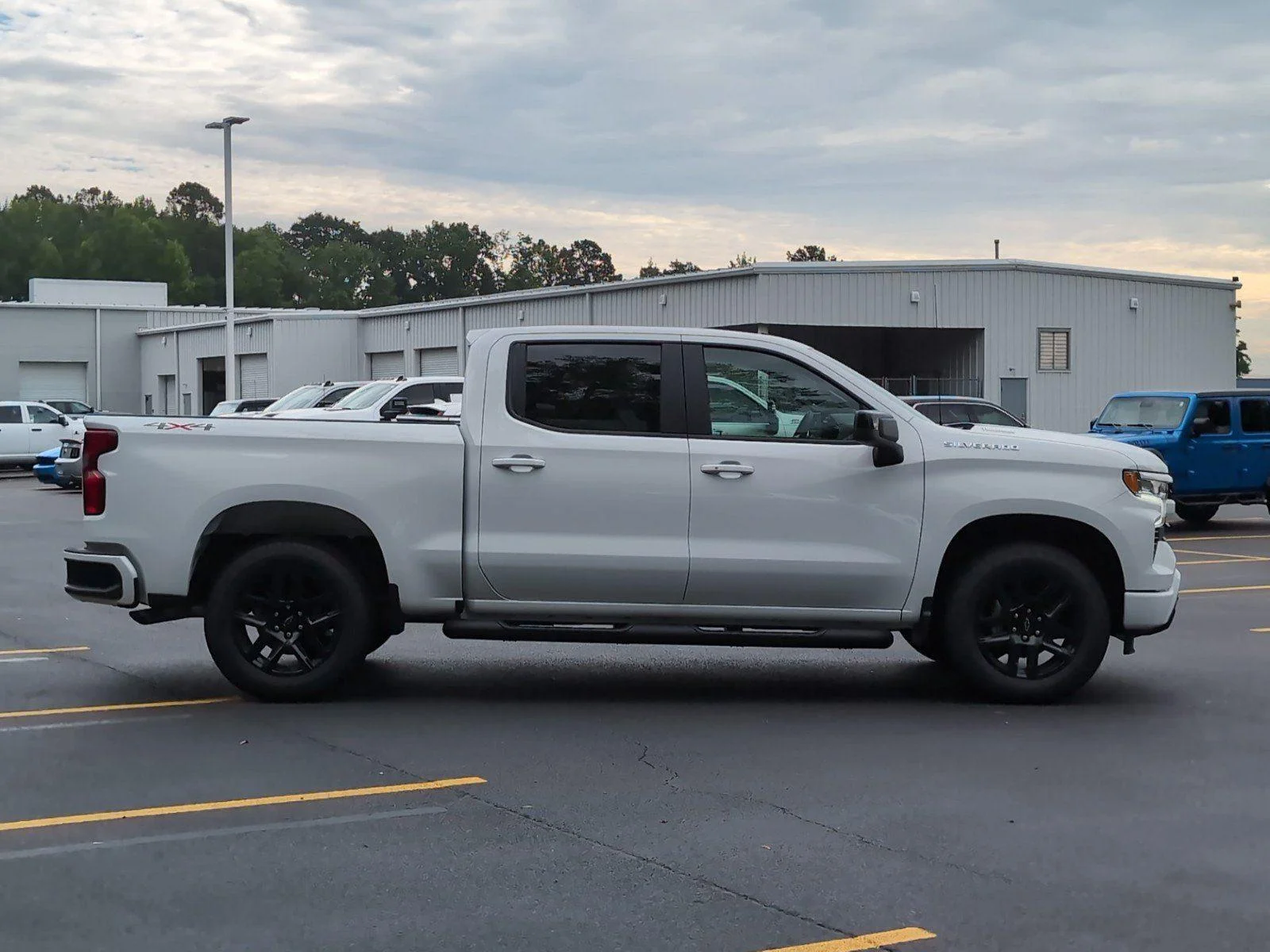New 2026 Summit White Chevrolet RST image 7