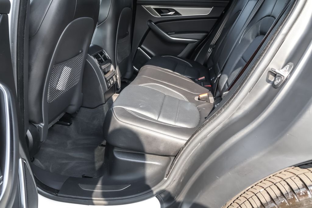 Used 2024  Jaguar P400 R-Dynamic S image 29