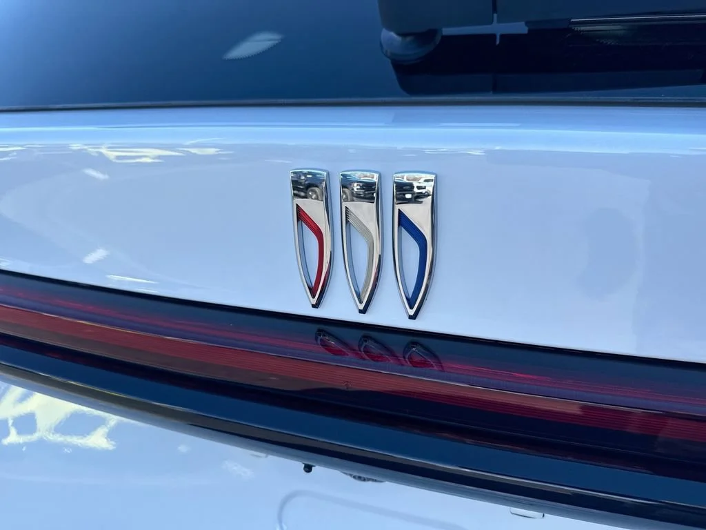 New 2026 Iridescent White Tricoat Buick Sport Touring image 28