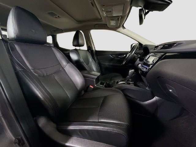 Used 2022 Gun Metallic Nissan SL image 25
