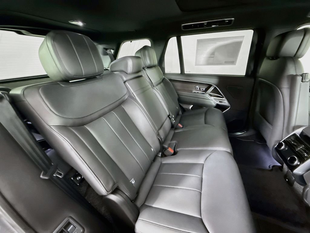 New 2026 Eiger Grey Land Rover SE image 27