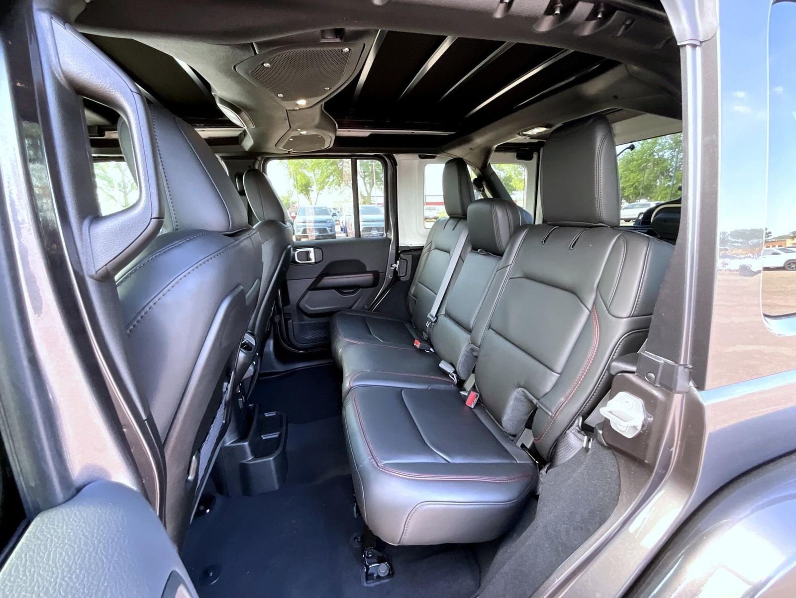 New 2026 Granite Crystal Metallic Clearcoat Jeep Rubicon image 12
