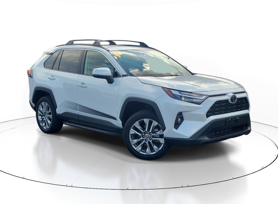 Used 2024 Pearl Toyota XLE Premium image 29