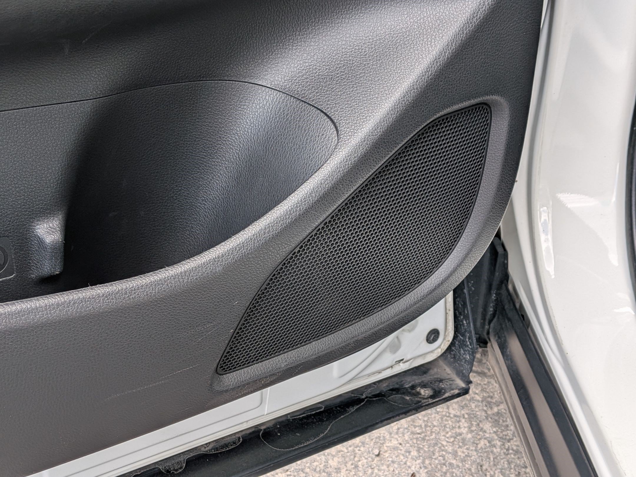 Used 2019 White Mitsubishi SE image 14