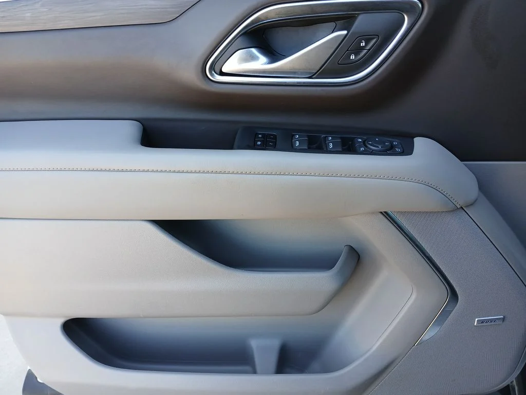 Used 2024 White Chevrolet Z71 image 24