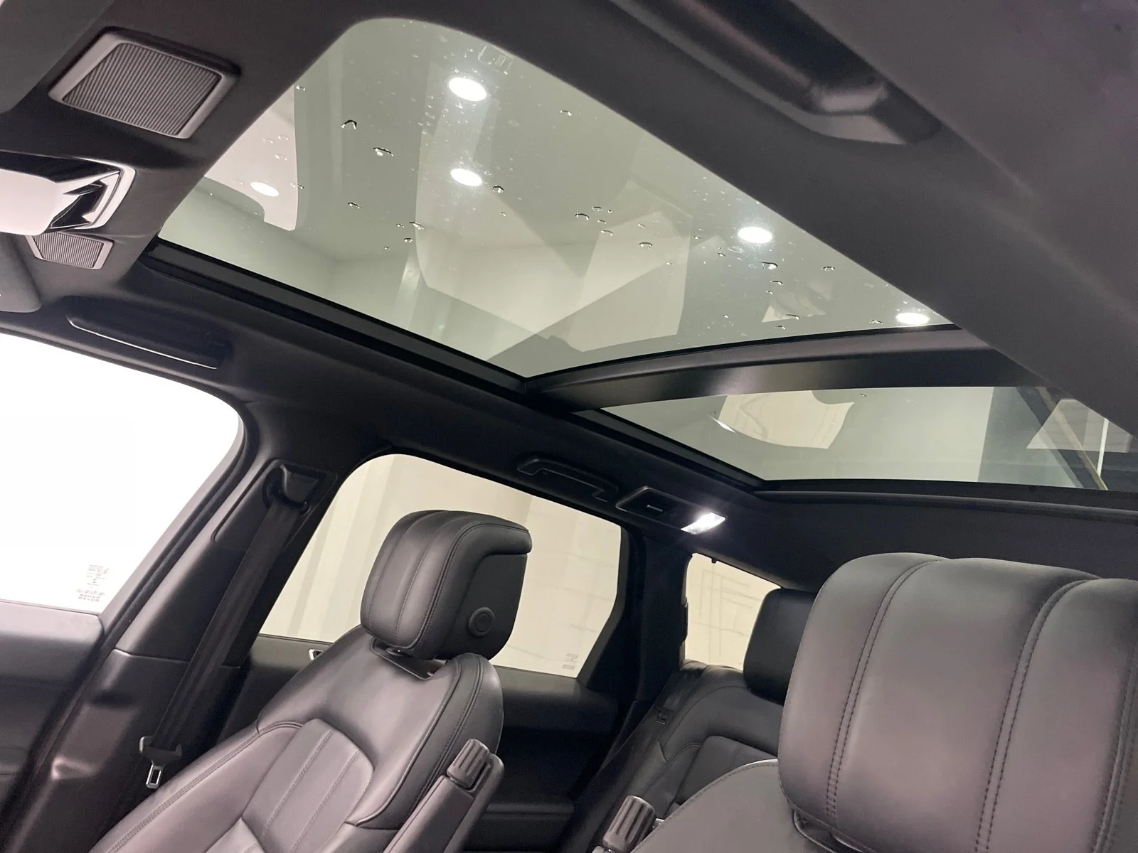 Used 2019 BLACK Land Rover HSE image 13