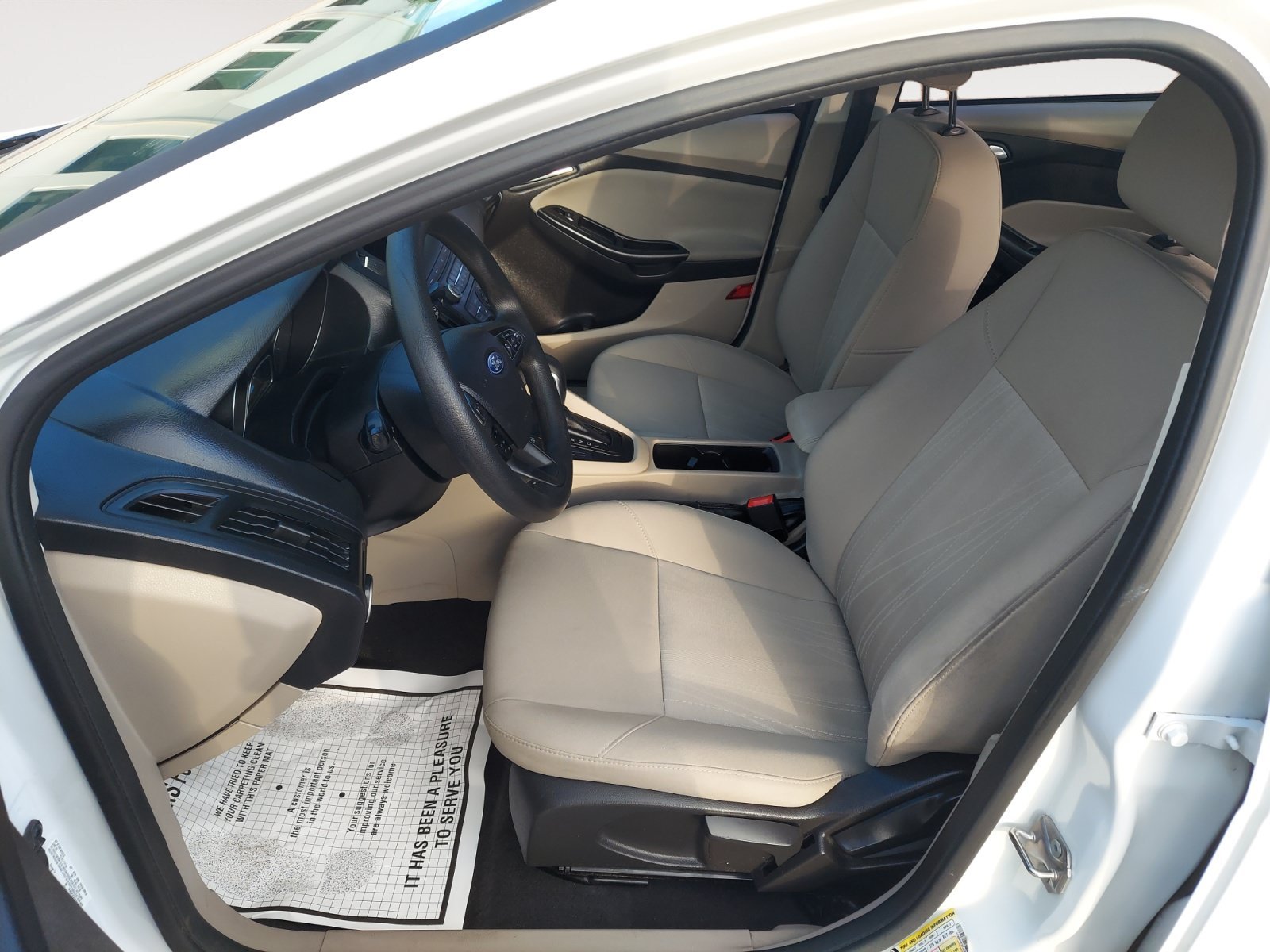 Used 2018 Oxford White Ford SE image 21