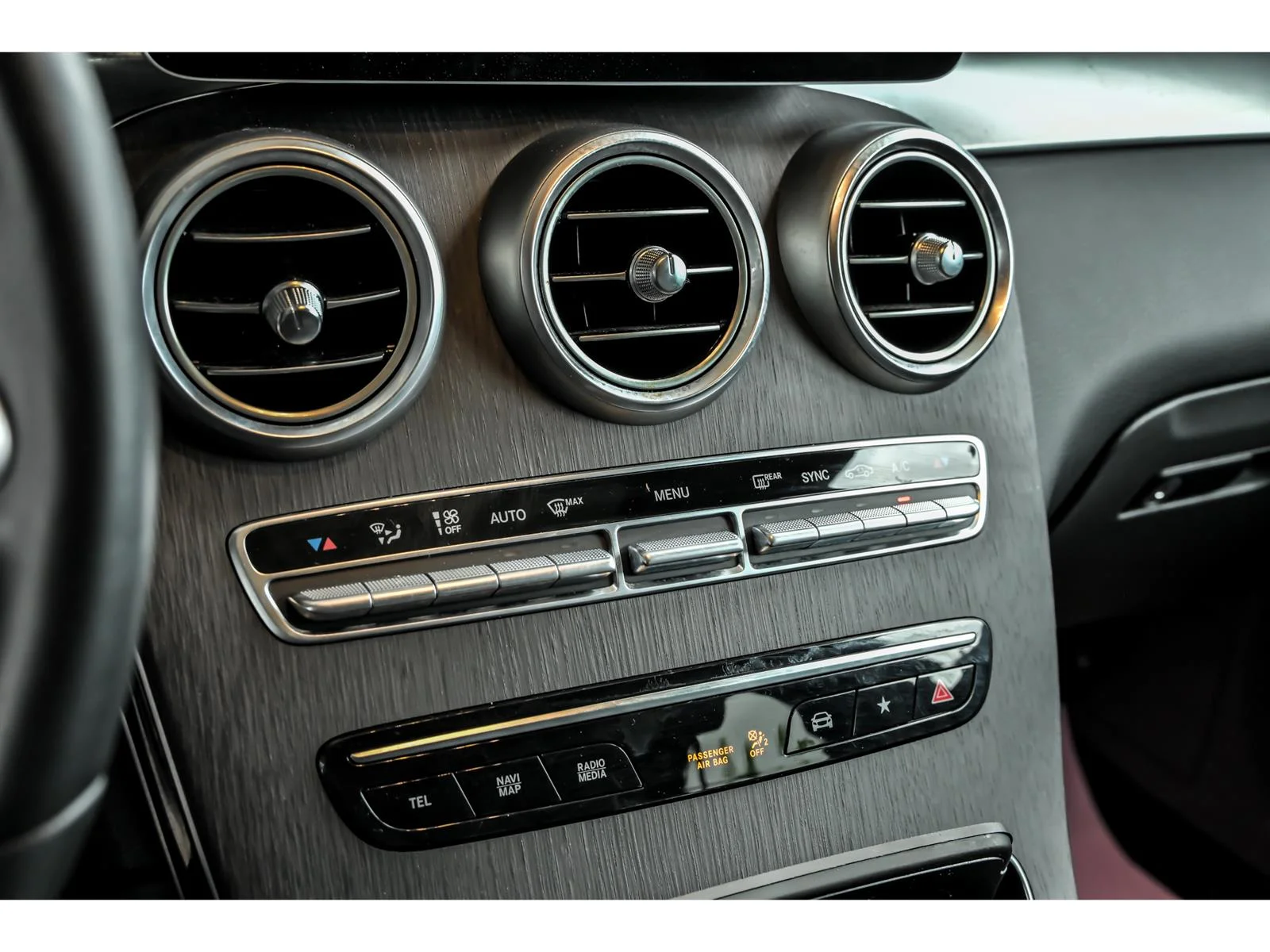 Used 2020 White Mercedes-Benz GLC 300 4MATIC® image 21