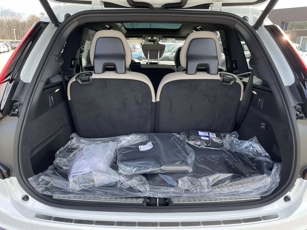New 2026 Crystal White Volvo Plus image 29