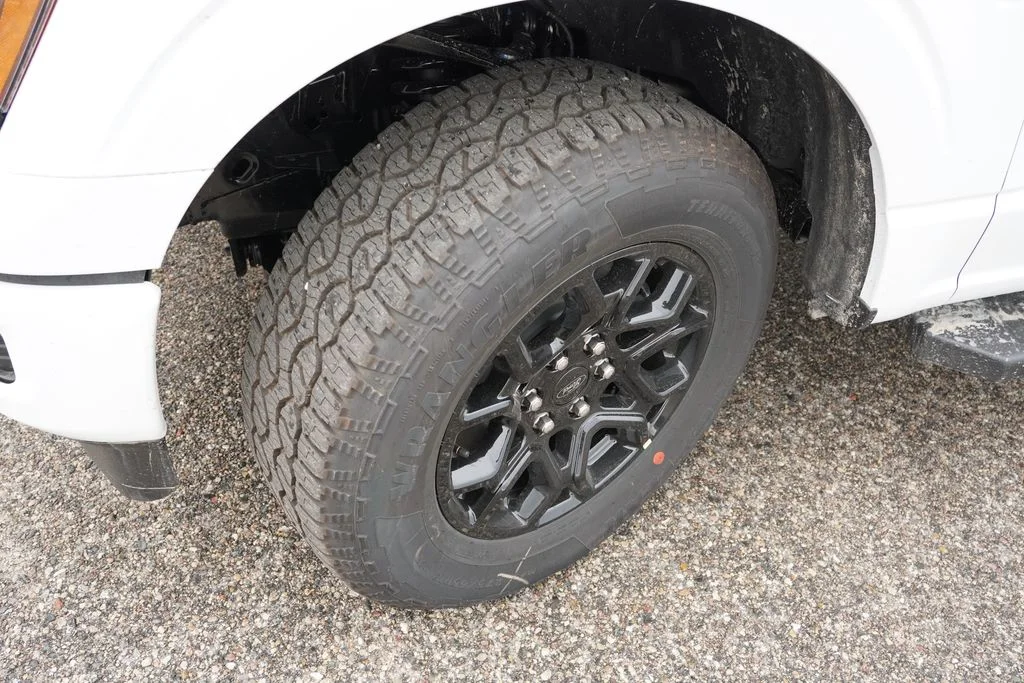 New 2026 Oxford White Ford XLT image 9