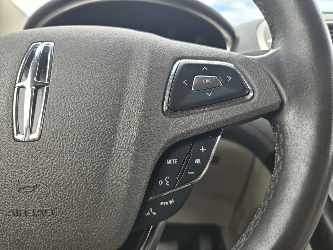 Used 2018 Blue Metallic LINCOLN Select image 19