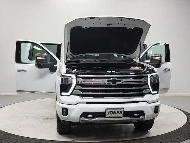 Used 2024 White Chevrolet High Country image 10