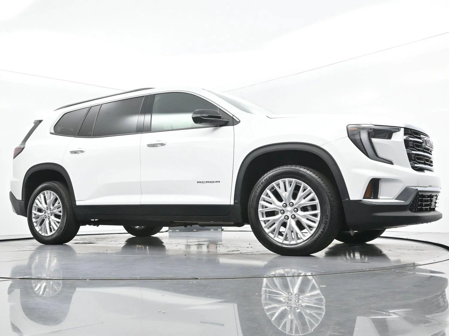 Used 2024 Summit White GMC FWD Elevation image 49