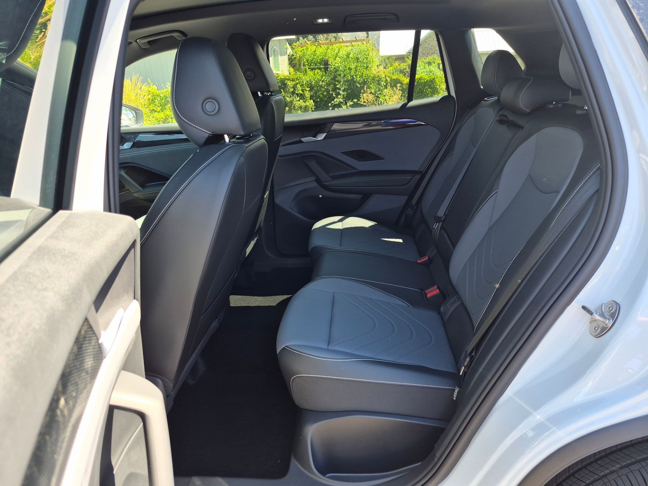 New 2026 Opal White w/Deep Black Roof Volkswagen SE R-Line Black image 14