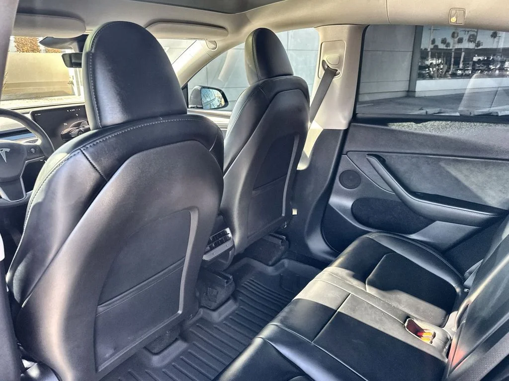 Used 2024  Tesla Long Range image 22