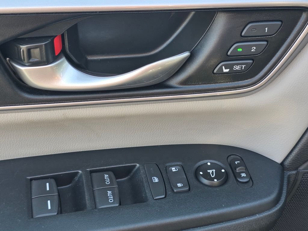 Used 2018 Gray Honda EX-L image 28