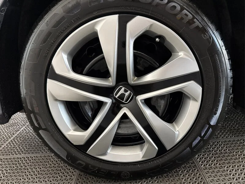 Used 2017 Modern Steel Metallic Honda LX image 16