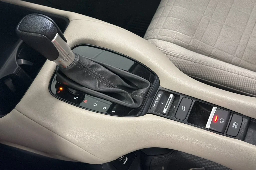 Used 2025  Honda LX image 27