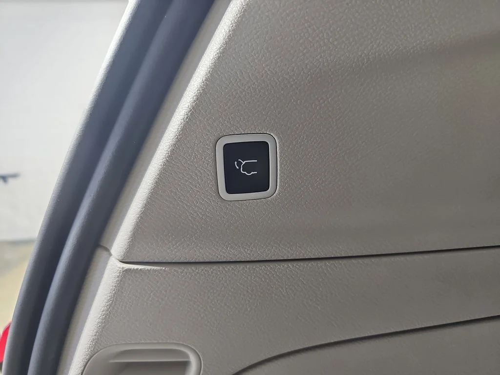 2023 Chrysler Pacifica Hybrid Touring L - Photo 18
