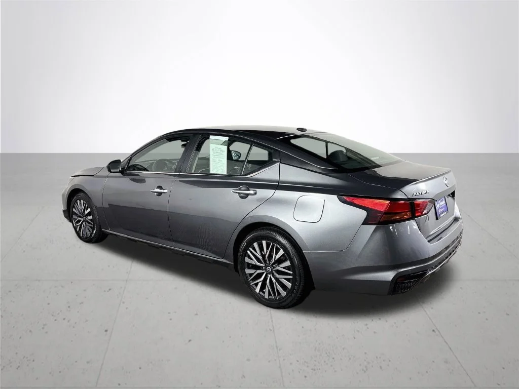 Used 2025 Gray Nissan 2.5 SV image 8