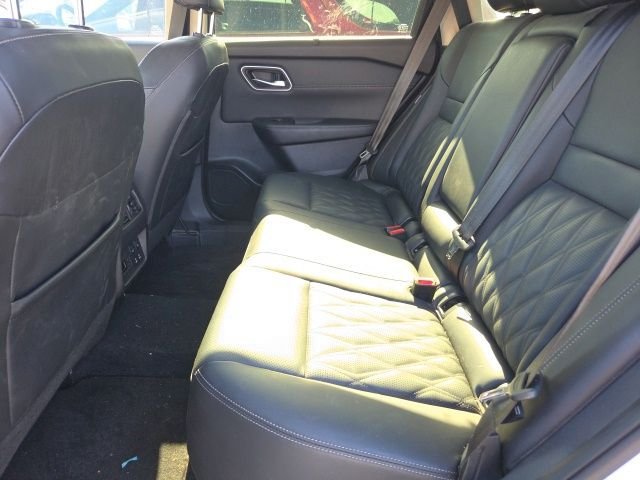 Used 2024 White Nissan Platinum image 3