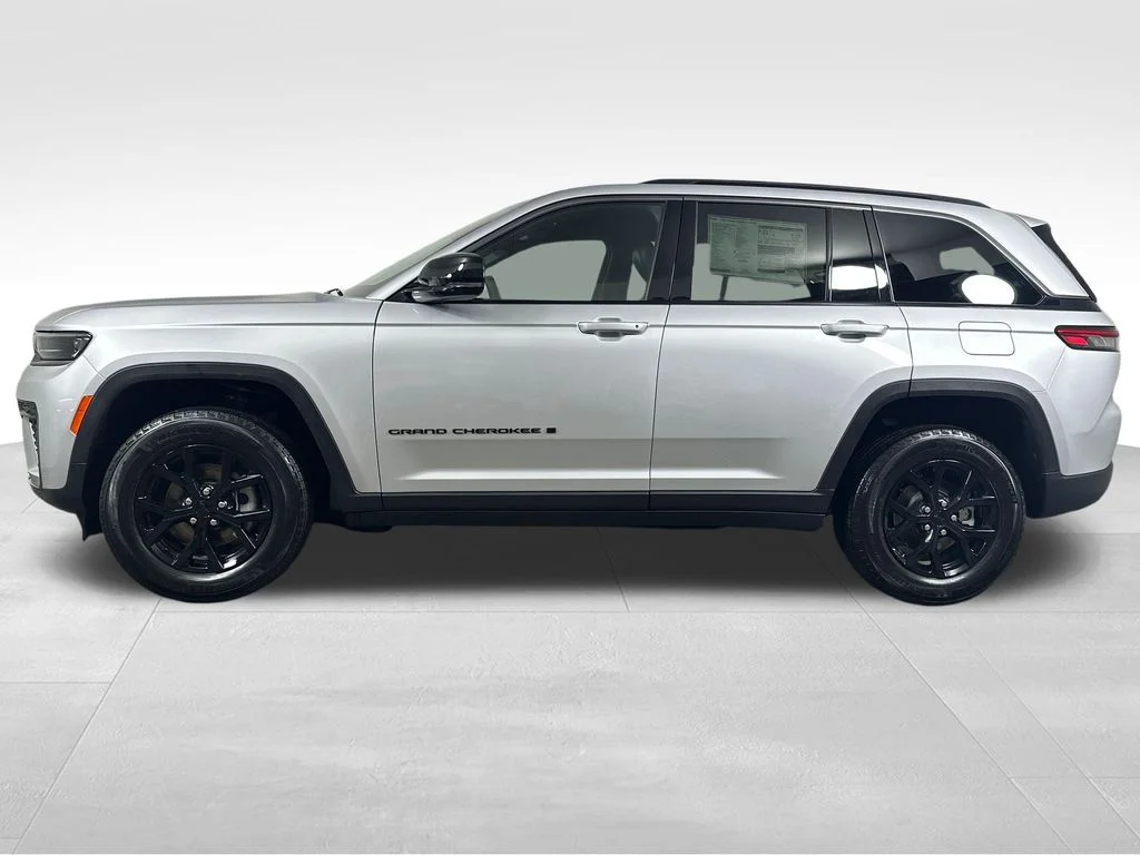 New 2026 Silver Zynith Exterior Paint Jeep Altitude image 6