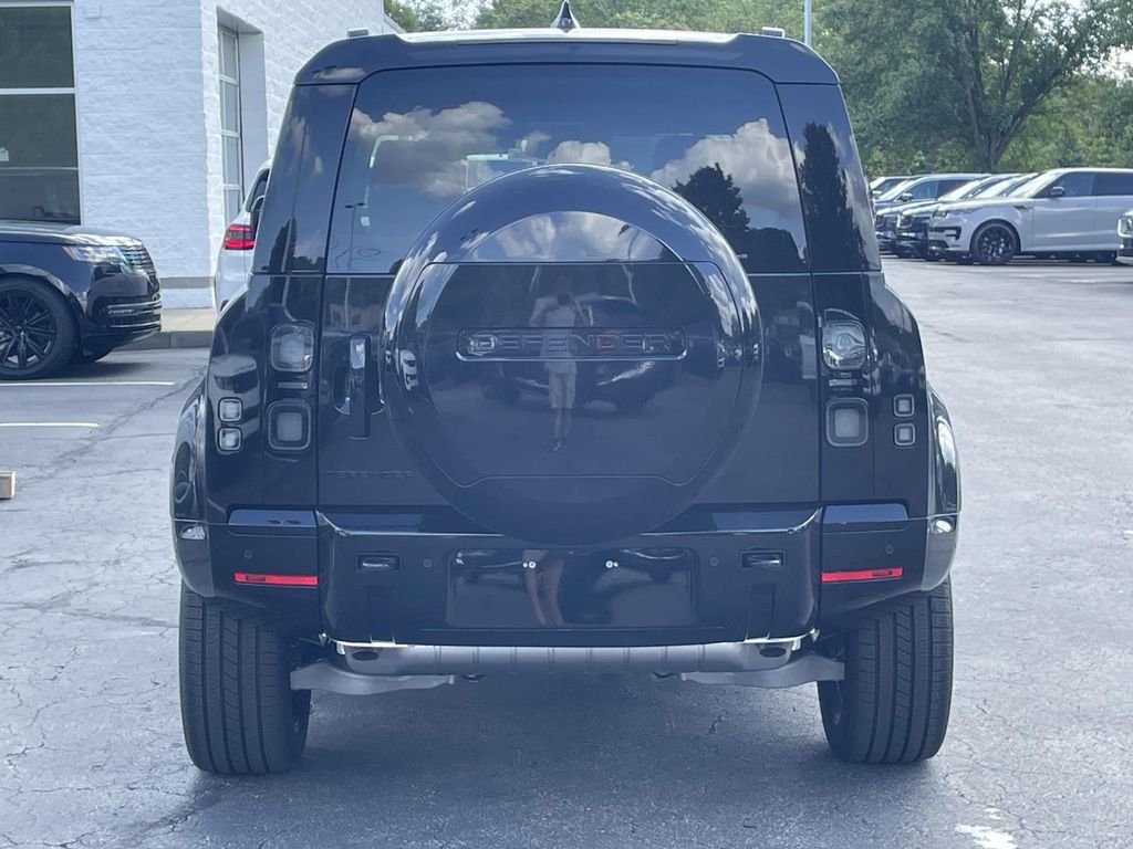 New 2026 Santorini Black Land Rover X-Dynamic SE image 8